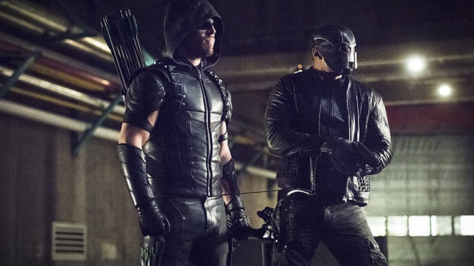Arrow -- "Monument Point" -- Image AR421a_0275b.jpg -- Pictured (L-R): Stephen Amell as Green Arrow and David Ramsey as John Diggle -- Photo: Dean Buscher/The CW -- ÃÂ© 2016 The CW Network, LLC. All Rights Reserved.