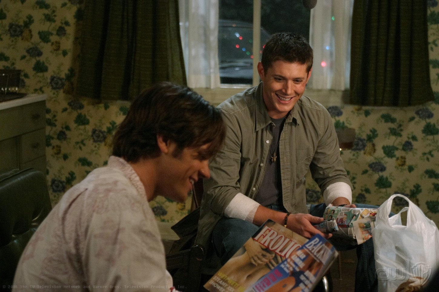 a-very-supernatural-christmas-jared-padalecki-and-jensen-ackles-1775214-1450-967